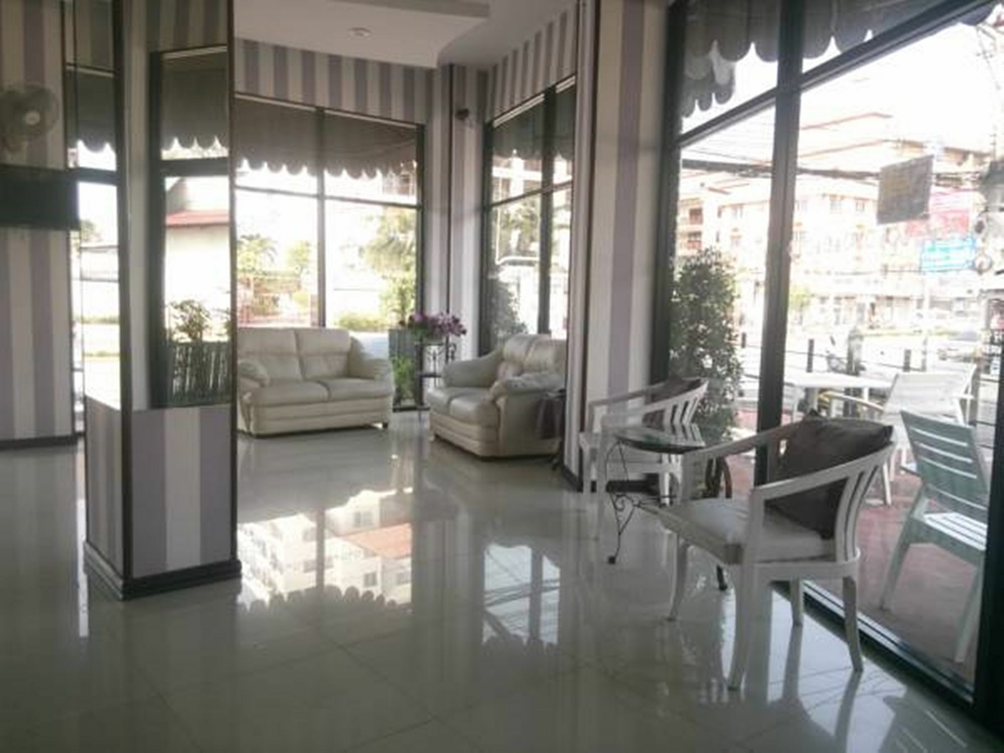 Grand Residence Jomtien Exterior foto